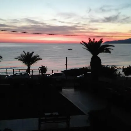 Triton Hotell 3*