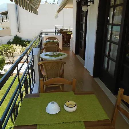 Triton Hotell 3*